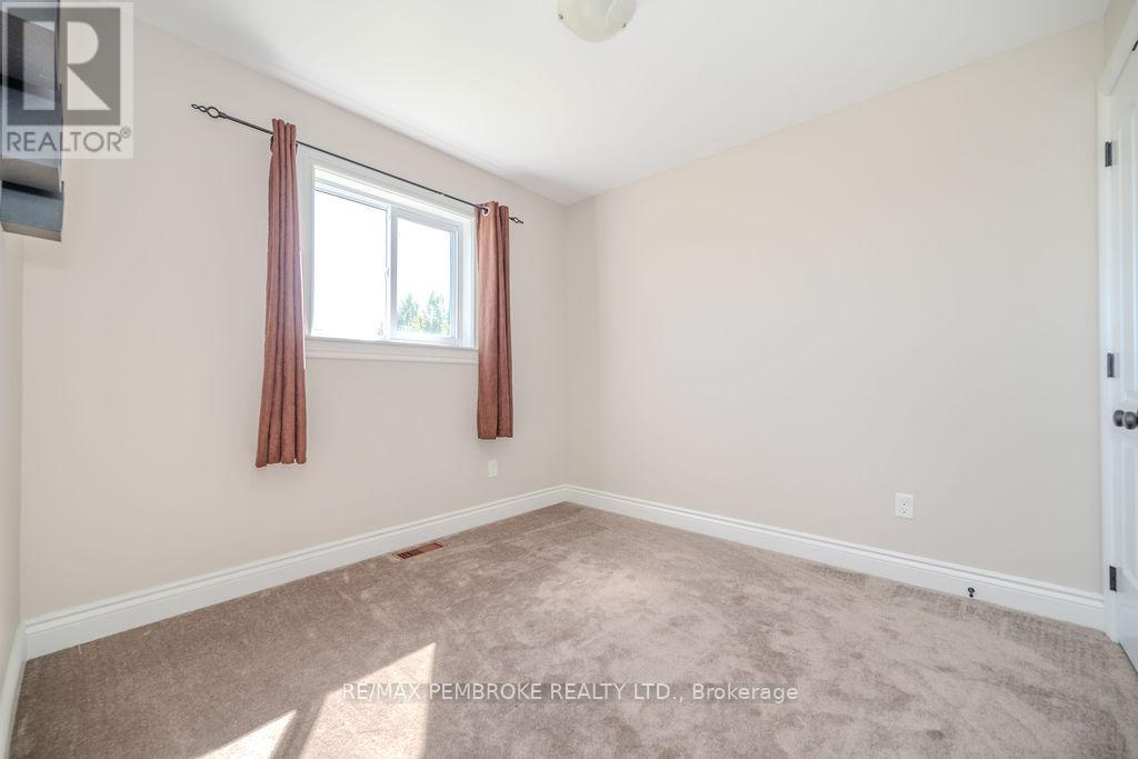 1011 Butler Boulevard, Petawawa, Ontario  K8H 0C2 - Photo 18 - X12188187