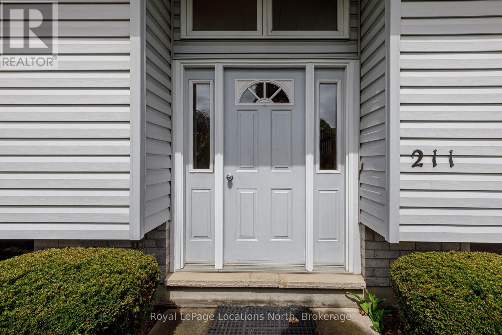 211 Seventh Street, Collingwood, Ontario  L9Y 4R4 - Photo 4 - S12188179