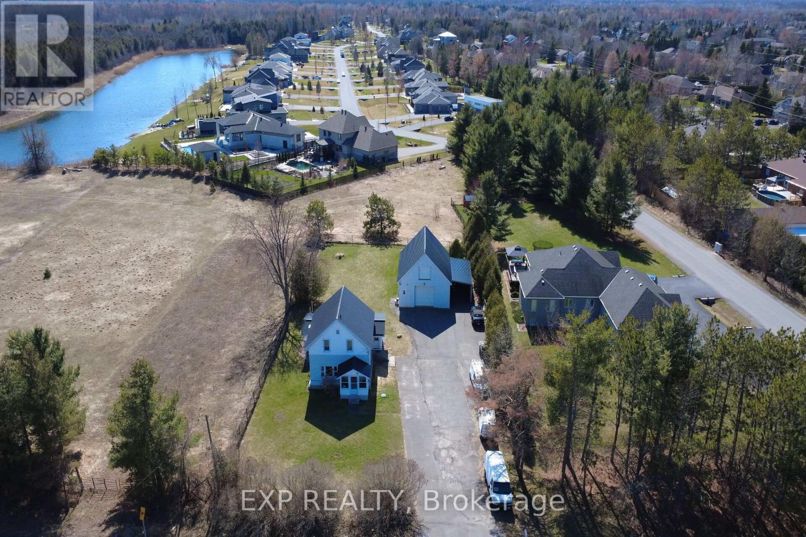 <h3>$4,000 Monthly</h3><p>1558 Stagecoach Road, Ottawa, Ontario</p>