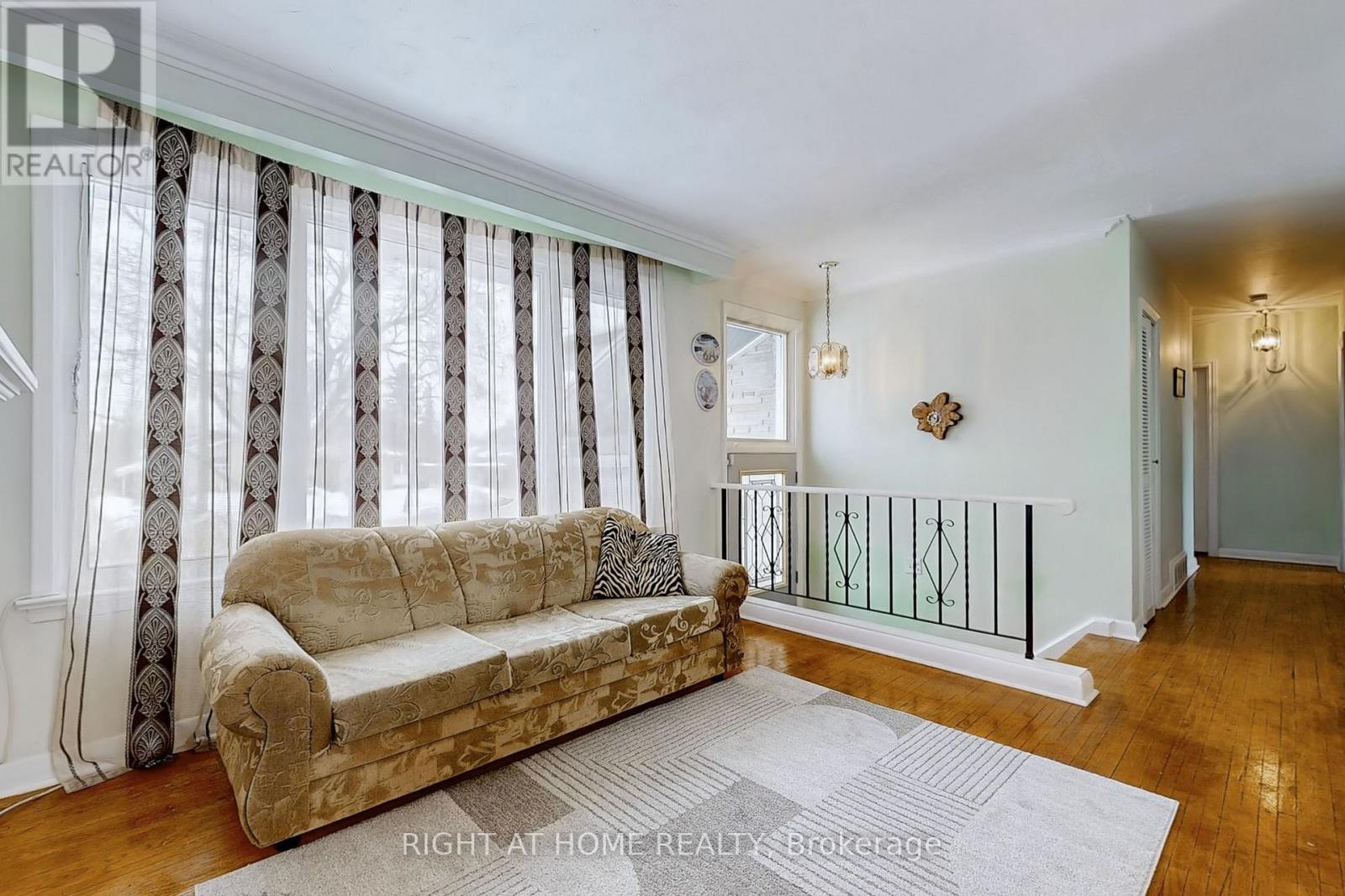 35 Westhumber Boulevard, Toronto, Ontario  M9W 3M5 - Photo 5 - W12188129