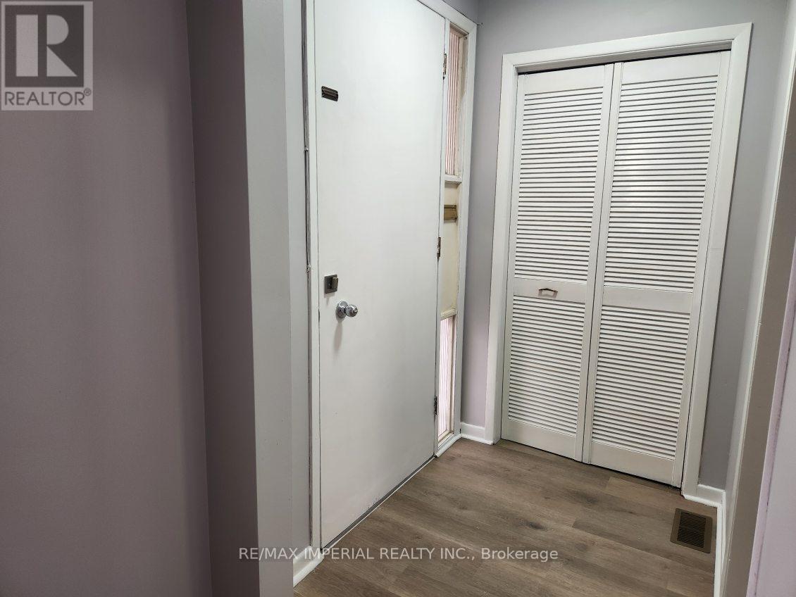 Upper - 2143 Linby Street, Mississauga, Ontario  L4Y 1V6 - Photo 3 - W12188139