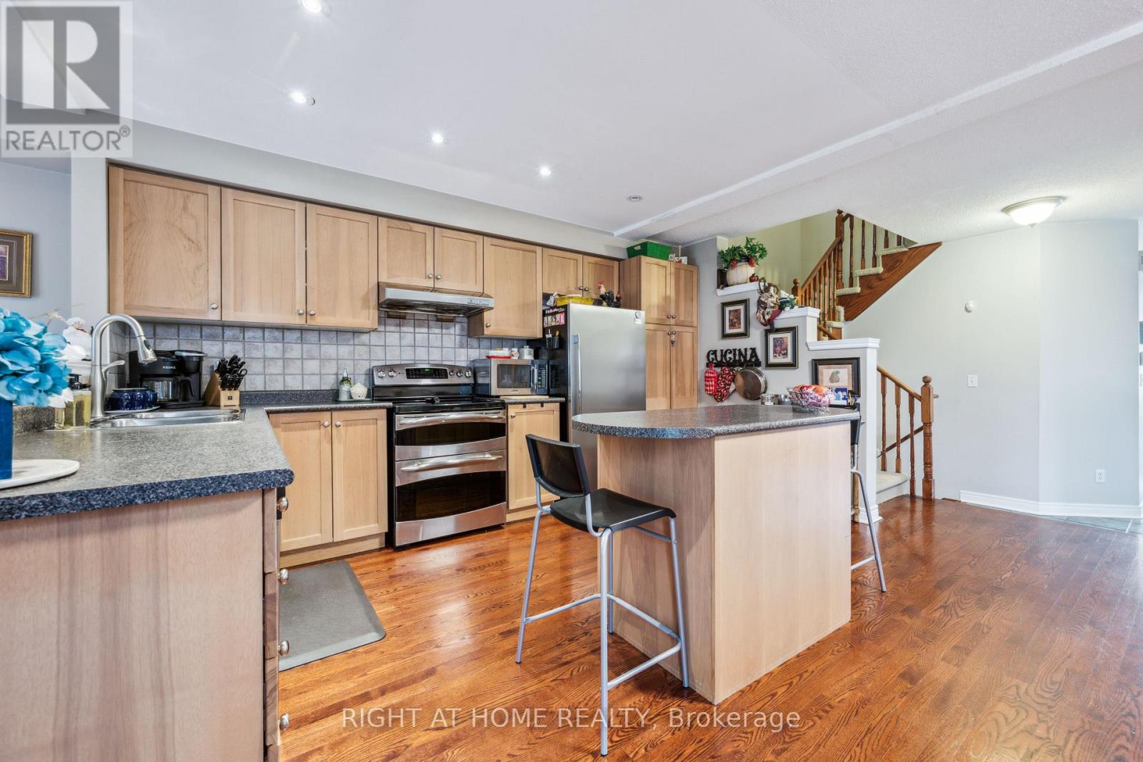 6 Traymore Street, Brampton, Ontario  L7A 2G2 - Photo 12 - W12188146