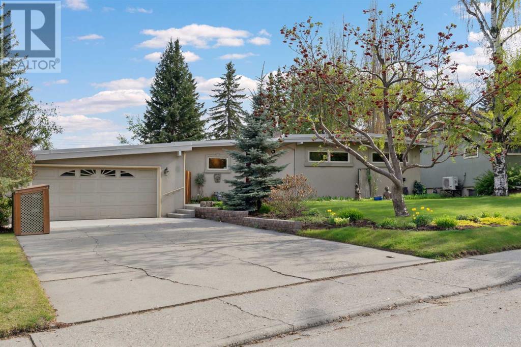 2427 Sovereign Crescent Sw, Calgary, Alberta  T3C 2M4 - Photo 2 - A2221393