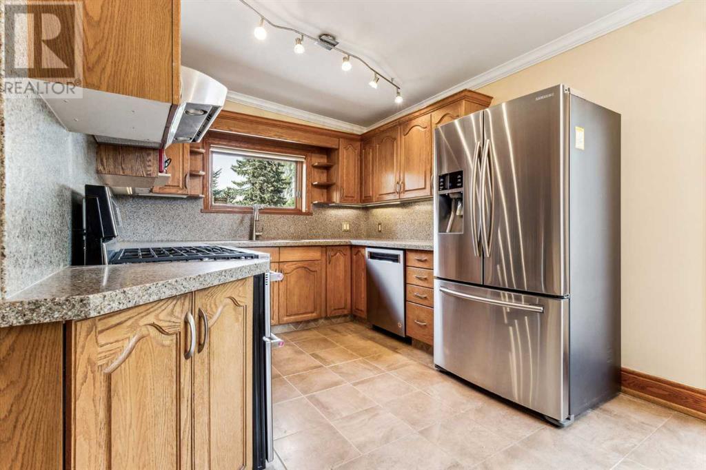 2427 Sovereign Crescent Sw, Calgary, Alberta  T3C 2M4 - Photo 10 - A2221393