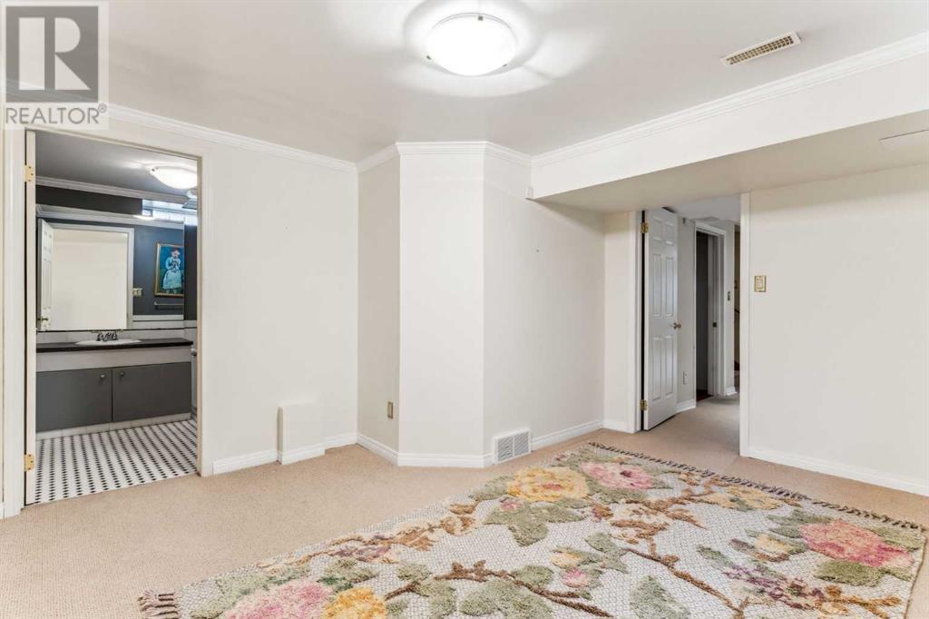 2427 Sovereign Crescent Sw, Calgary, Alberta  T3C 2M4 - Photo 21 - A2221393