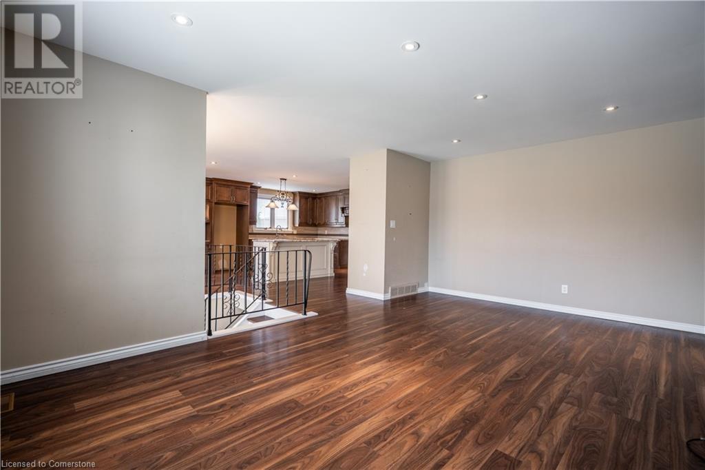 7623 Rainbow Crescent, Niagara Falls, Ontario  L2G 7K5 - Photo 5 - 40727103