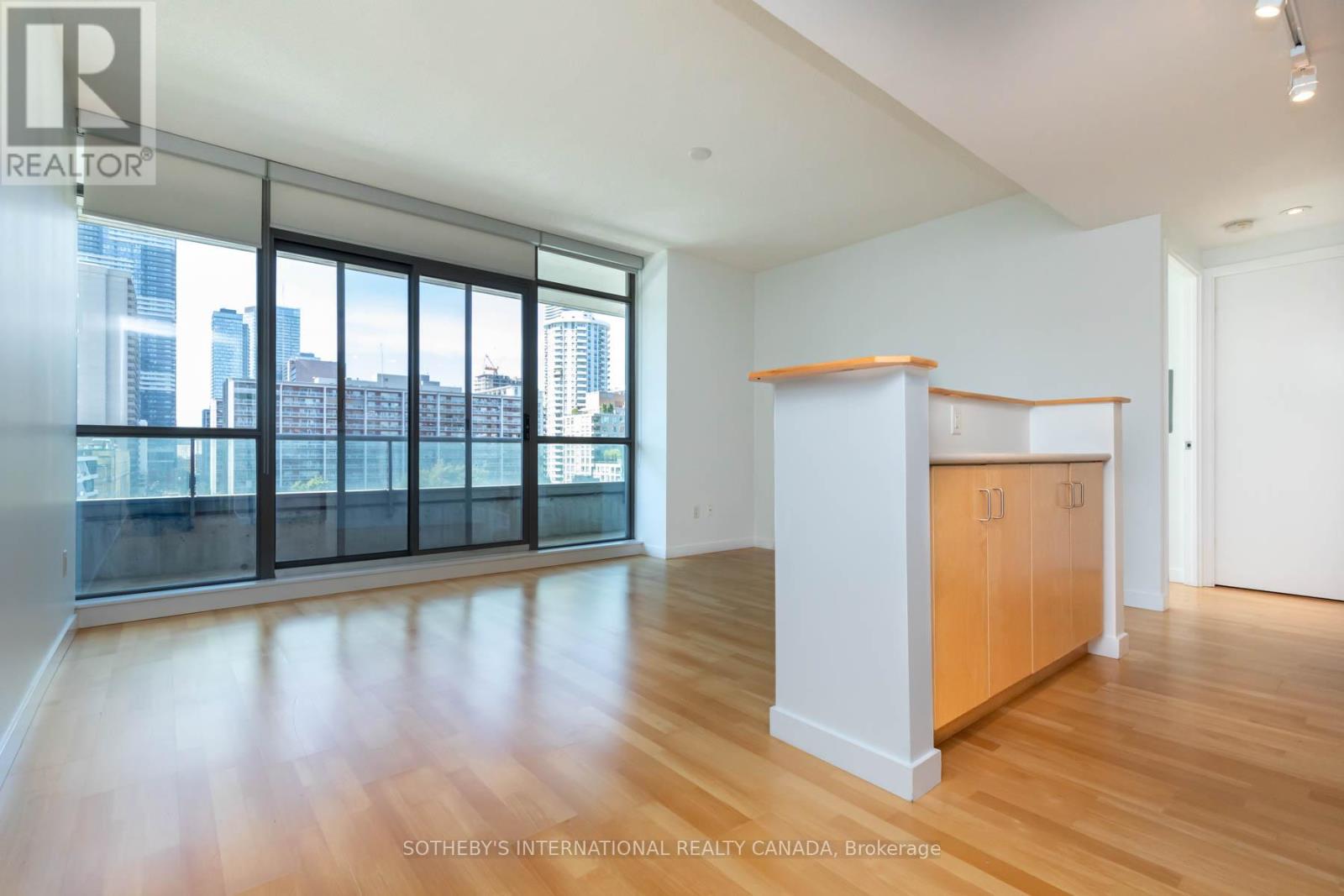 805 - 281 Mutual Street, Toronto, Ontario  M4Y 3C4 - Photo 2 - C12188207