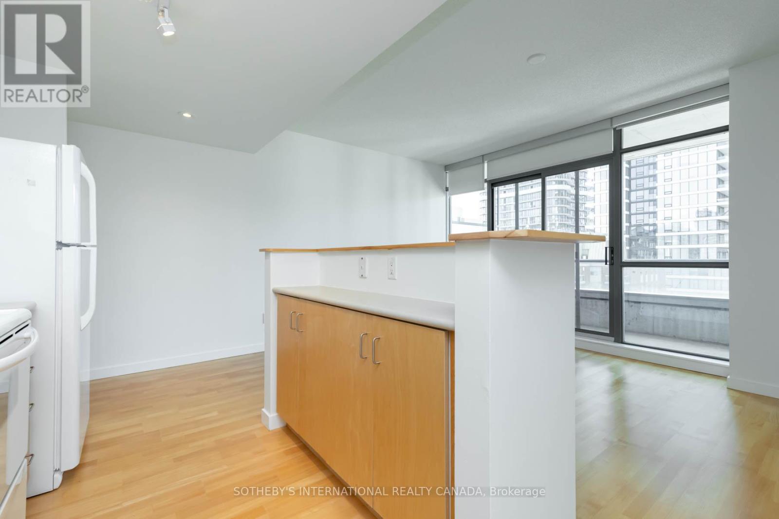 805 - 281 Mutual Street, Toronto, Ontario  M4Y 3C4 - Photo 9 - C12188207