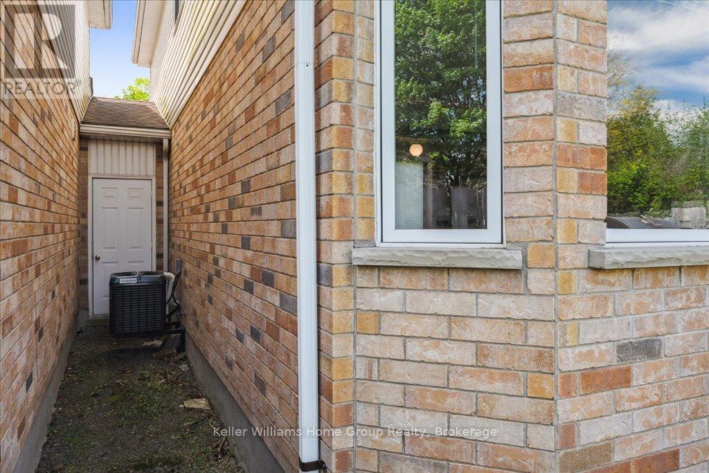 92 Rodgers Road, Guelph, Ontario  N1G 4Z5 - Photo 29 - X12161859