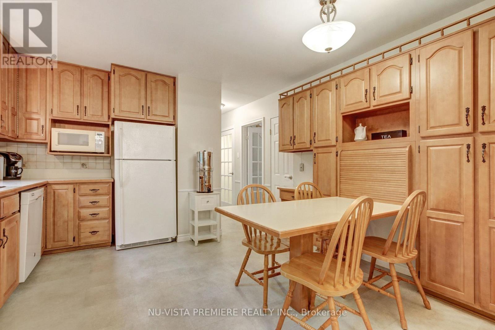 1185 Guildwood Boulevard, London North, Ontario  N6H 4G8 - Photo 12 - X12188221