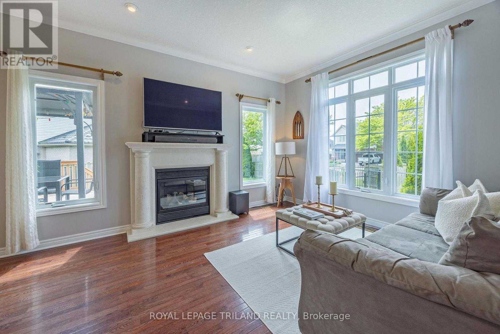 Photo 11 of 46 for 588 North Leaksdale Circle