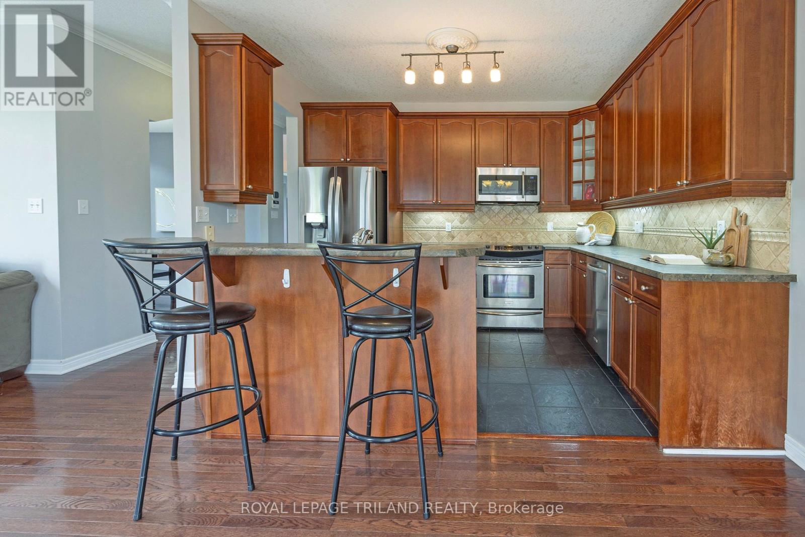 Photo 13 of 46 for 588 North Leaksdale Circle