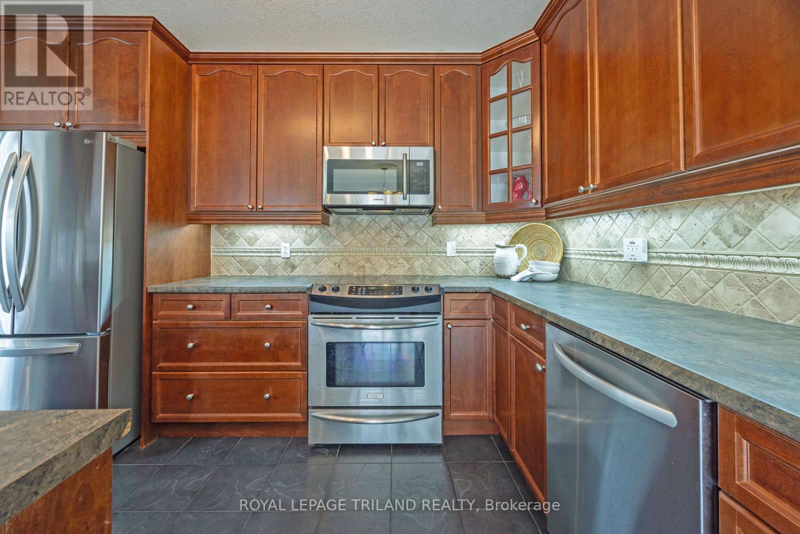 Photo 14 of 46 for 588 North Leaksdale Circle