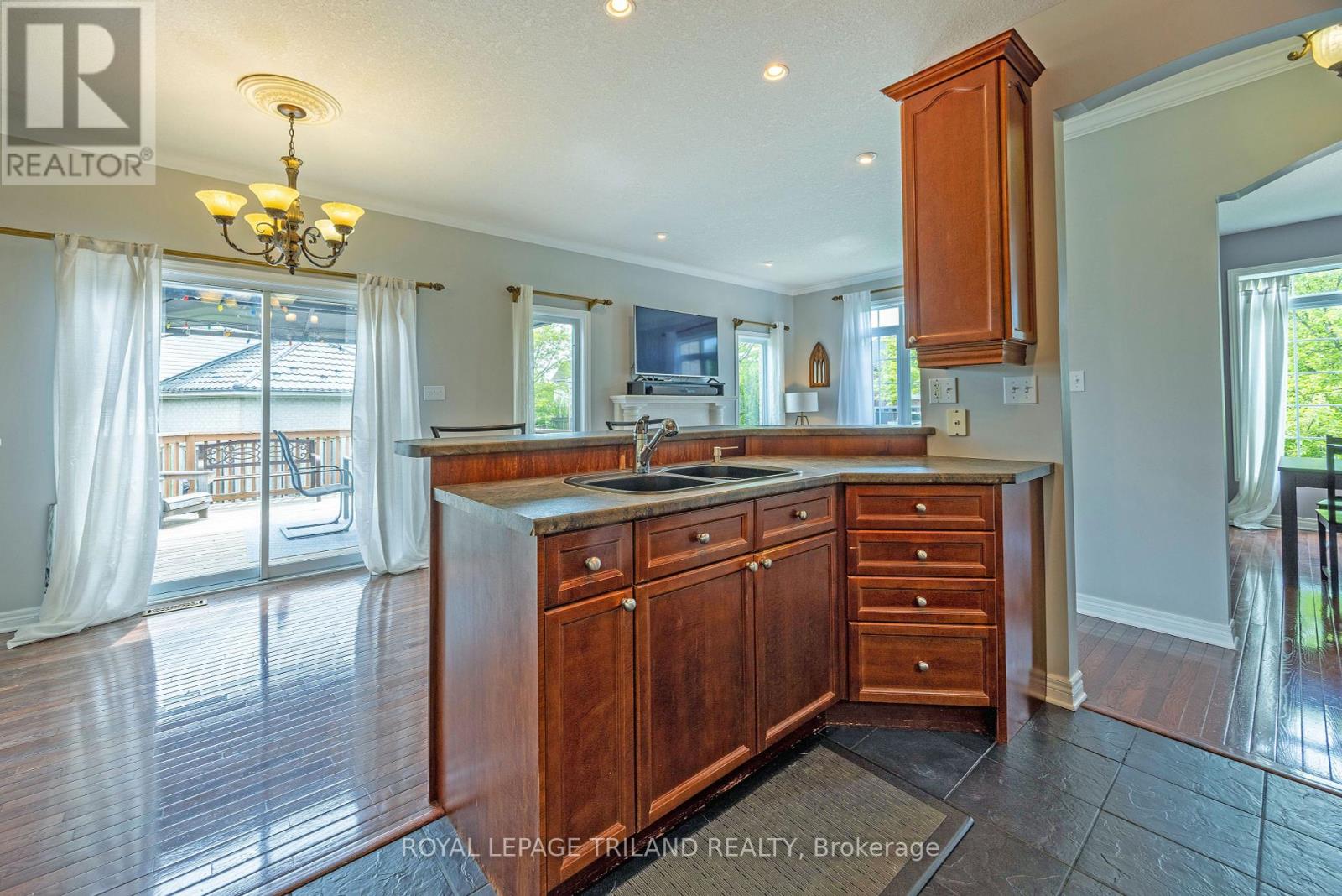 Photo 16 of 46 for 588 North Leaksdale Circle