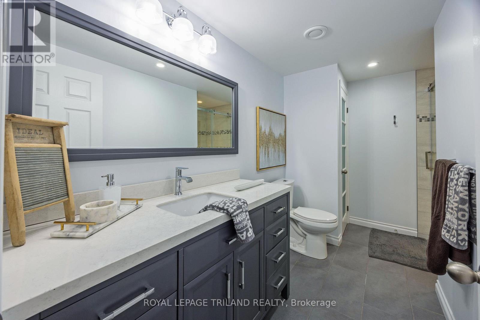 Photo 33 of 46 for 588 North Leaksdale Circle