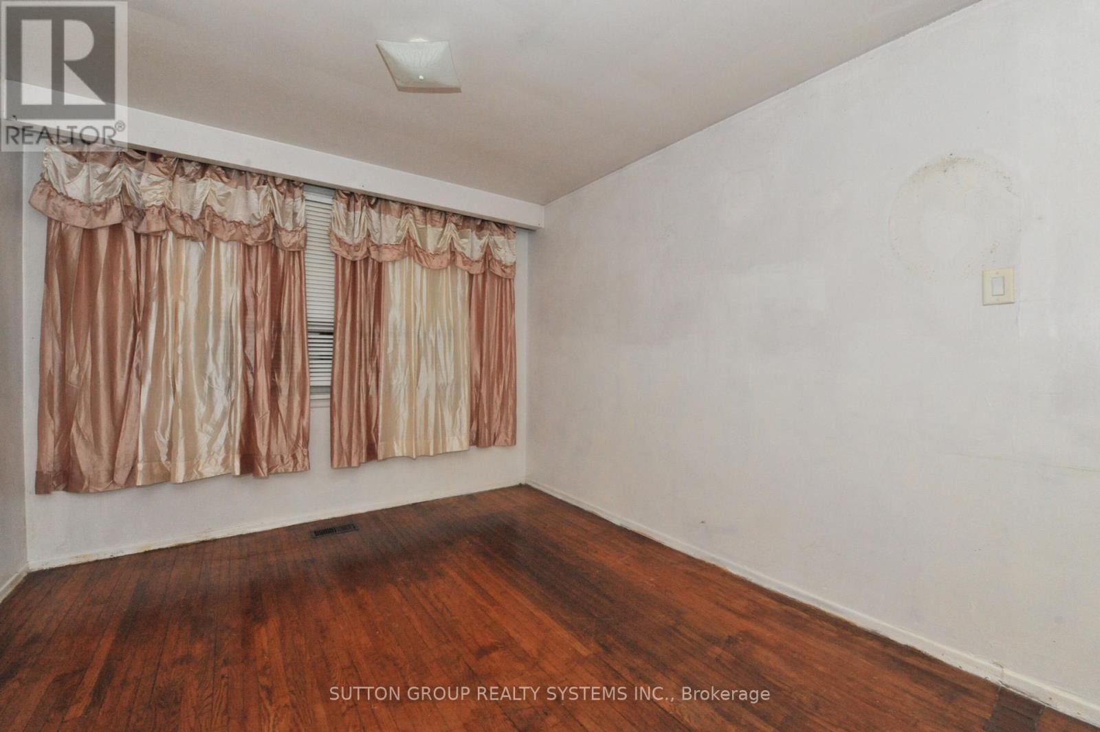 253 Silverthorn Avenue, Toronto, Ontario  M6N 3K2 - Photo 8 - W12188206