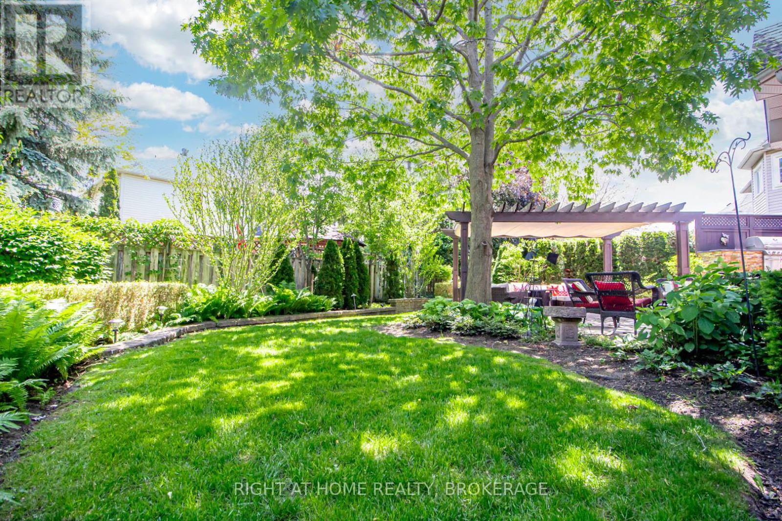2156 Country Club Drive, Burlington (Rose), Ontario  L7M 4A8 - Photo 32 - W12101110