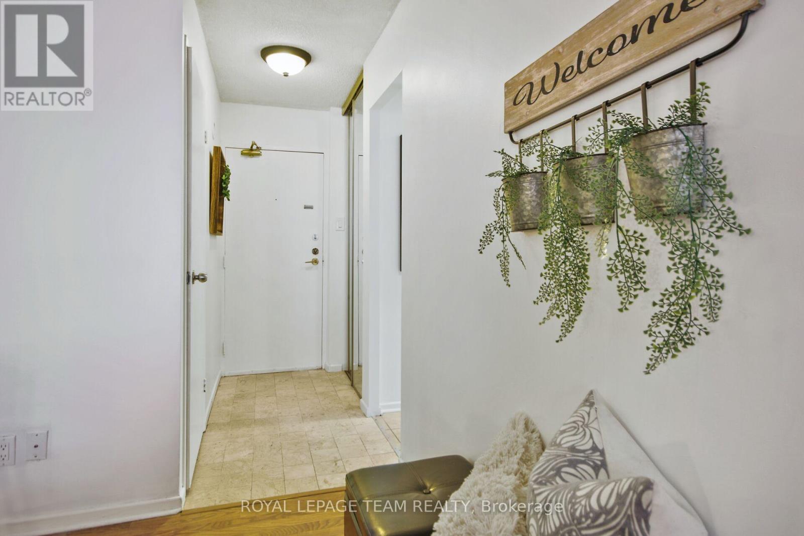 701 - 141 Somerset Street W, Ottawa, Ontario  K2P 2H1 - Photo 2 - X12188273