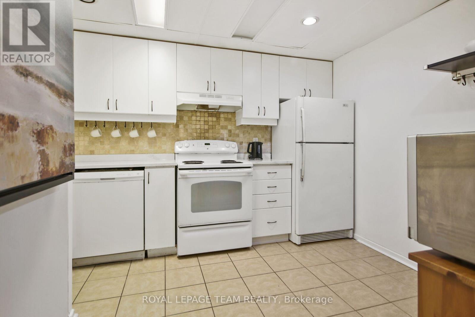 701 - 141 Somerset Street W, Ottawa, Ontario  K2P 2H1 - Photo 4 - X12188273