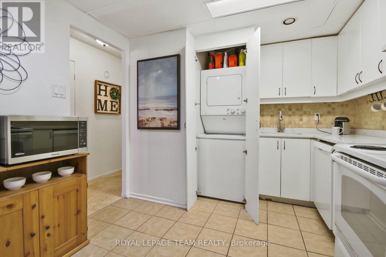 701 - 141 Somerset Street W, Ottawa, Ontario  K2P 2H1 - Photo 5 - X12188273