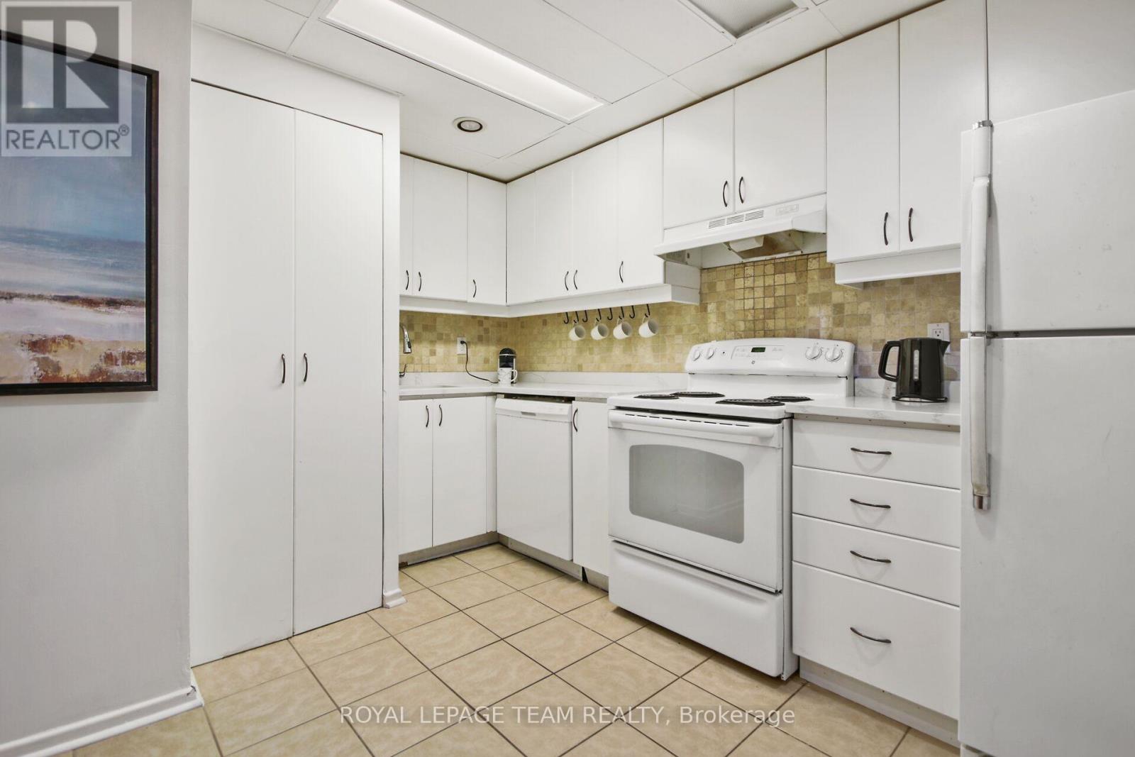 701 - 141 Somerset Street W, Ottawa, Ontario  K2P 2H1 - Photo 9 - X12188273