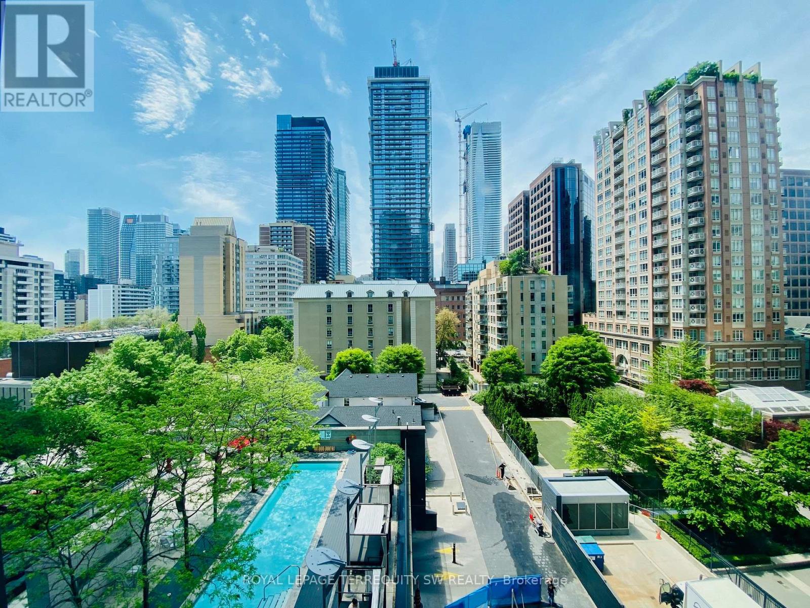 707 - 110 Charles Street E, Toronto, Ontario  M4Y 1T5 - Photo 4 - C12074093
