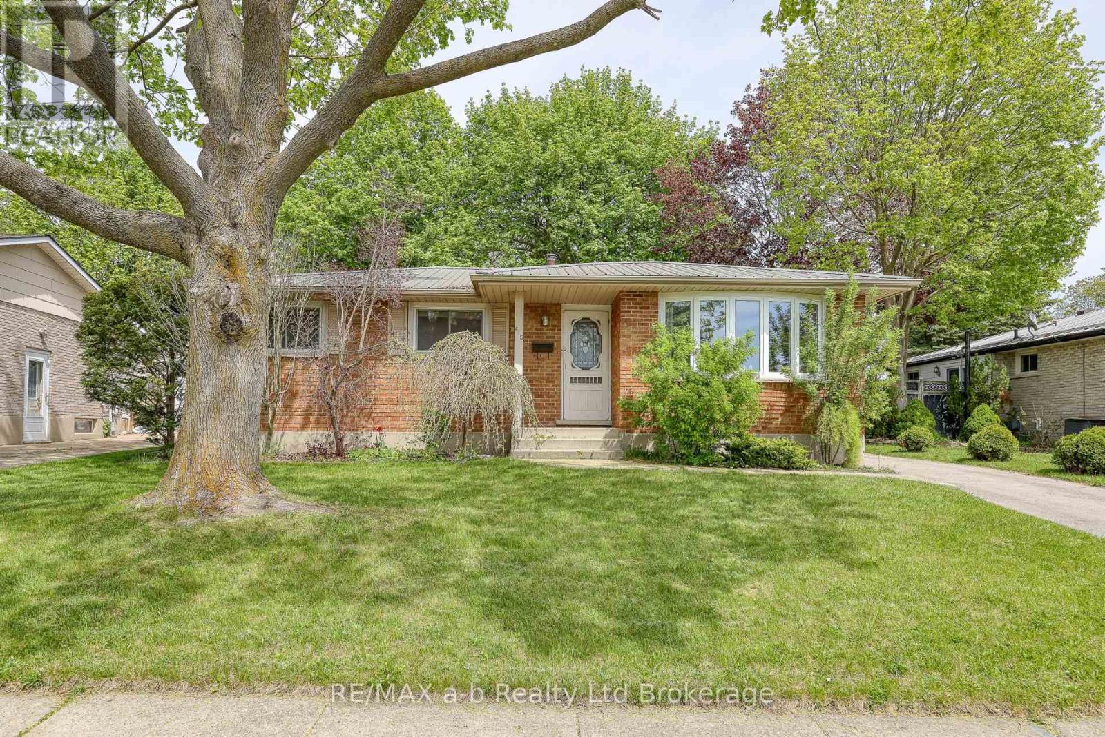 415 Lampman Place, Woodstock, Ontario  N4S 3S9 - Photo 2 - X12188227