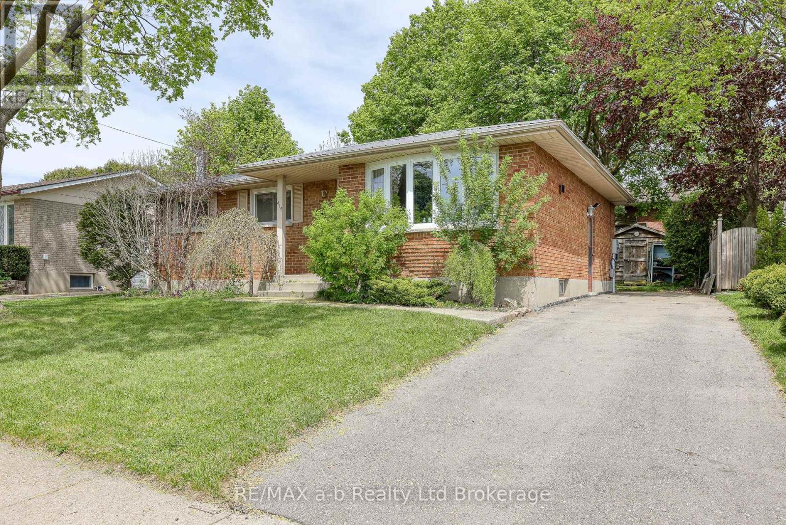 415 Lampman Place, Woodstock, Ontario  N4S 3S9 - Photo 5 - X12188227