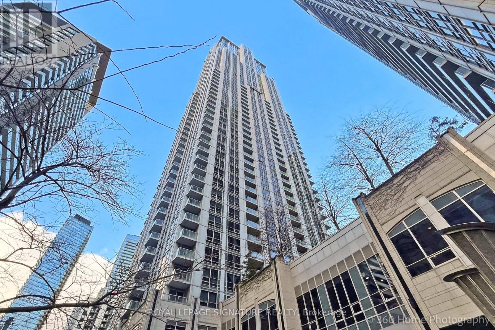 1015 - 763 BAY STREET, Toronto, Ontario