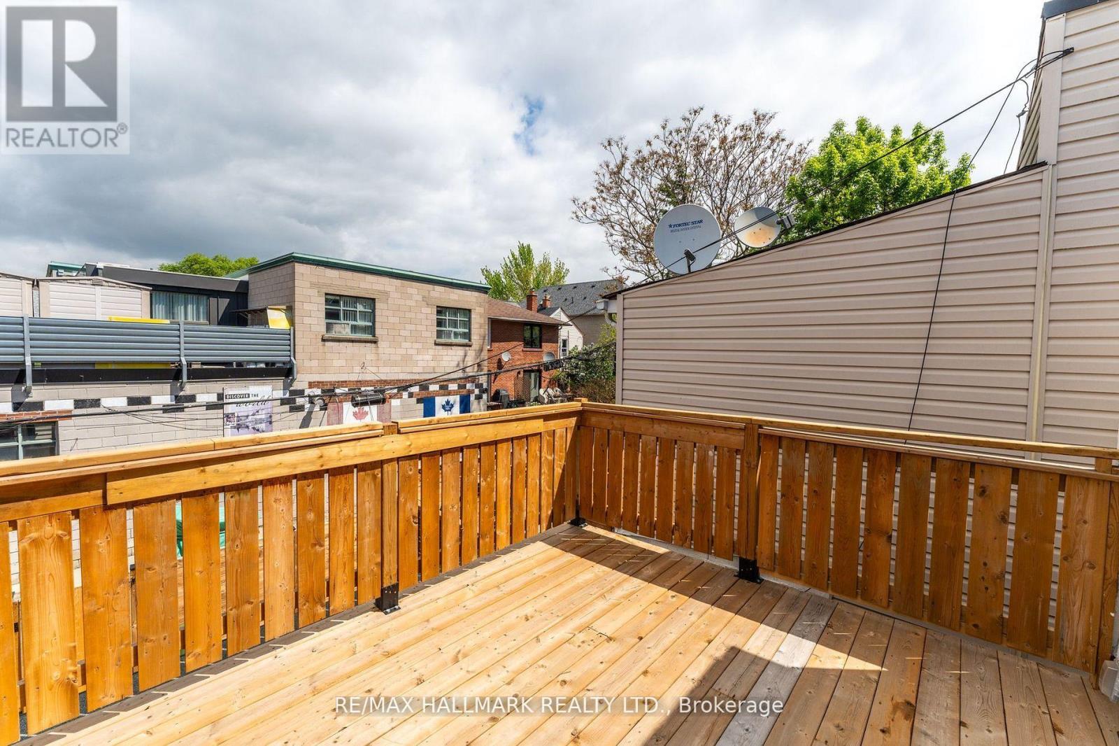 Upper - 700 Adelaide Street W, Toronto, Ontario  M6J 1B1 - Photo 18 - C12185471