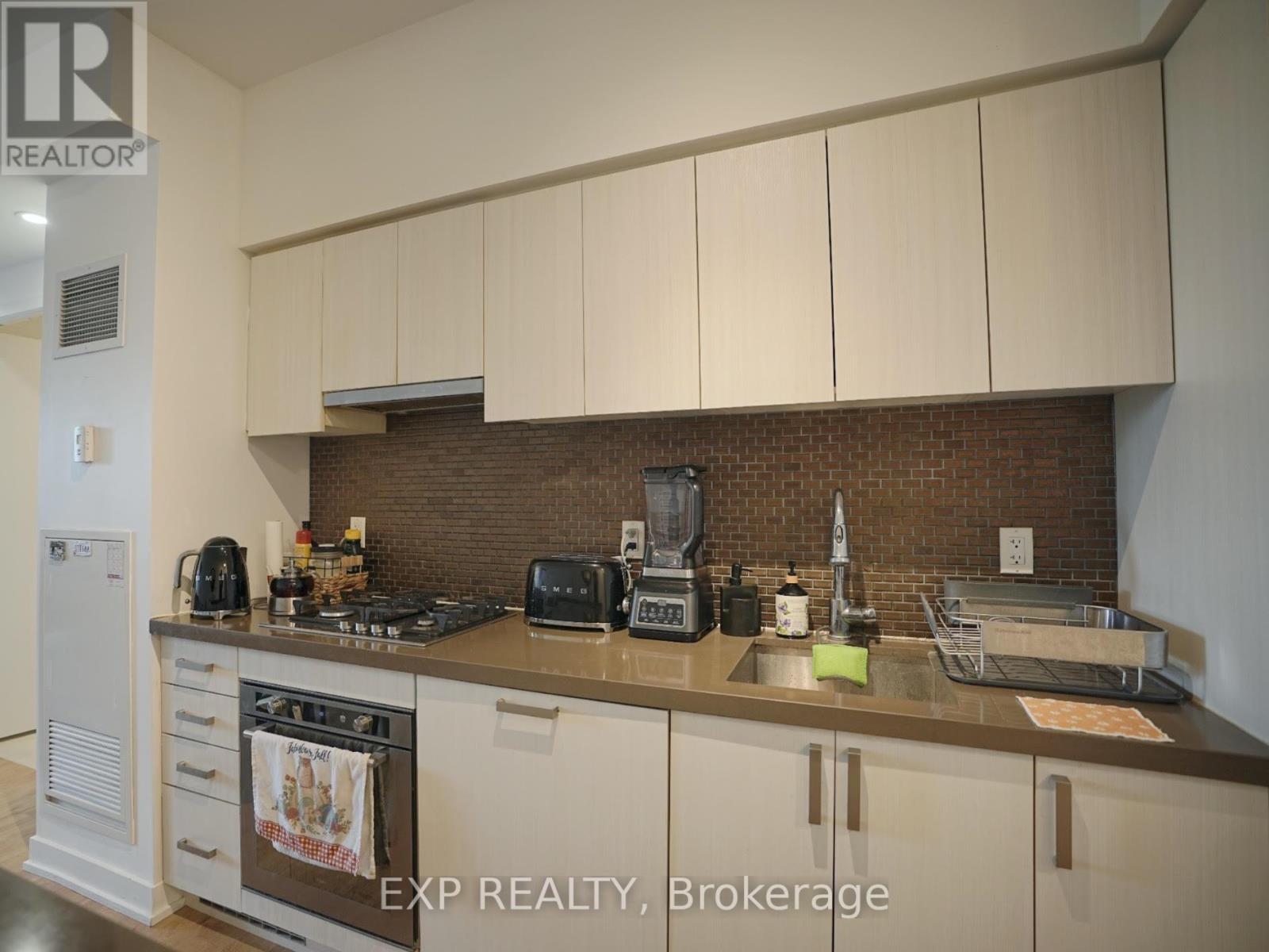312 - 501 St Clair Avenue W, Toronto, Ontario  M5P 0A2 - Photo 6 - C12188236