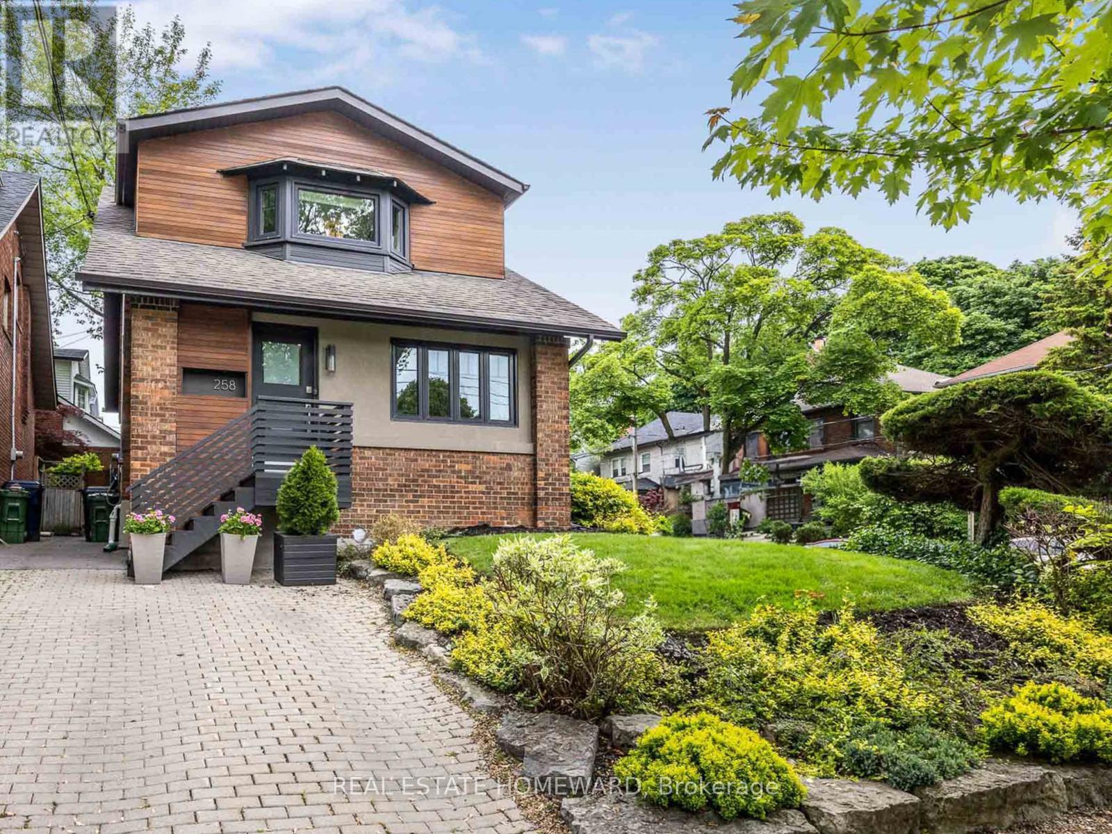 258 ST CLEMENTS AVENUE, Toronto, Ontario