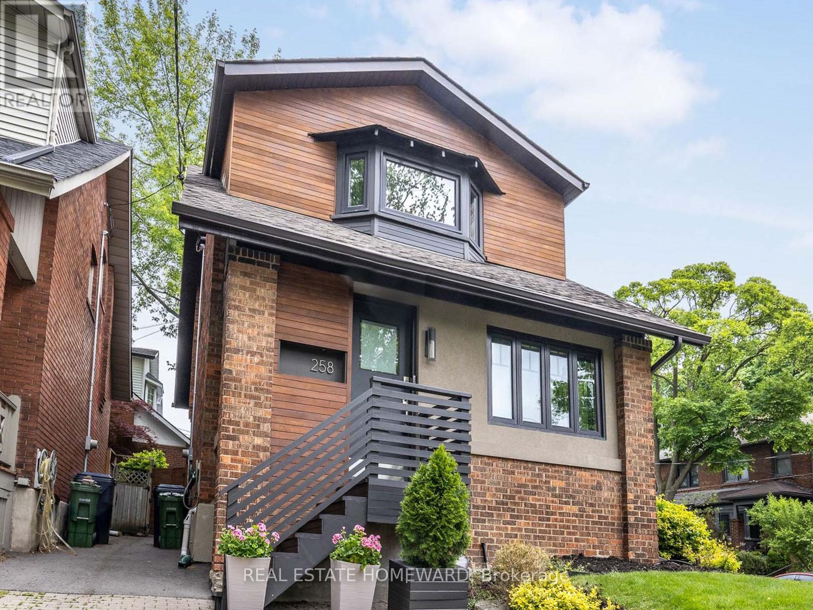 258 St Clements Avenue, Toronto, Ontario  M5R 1H5 - Photo 2 - C12188246