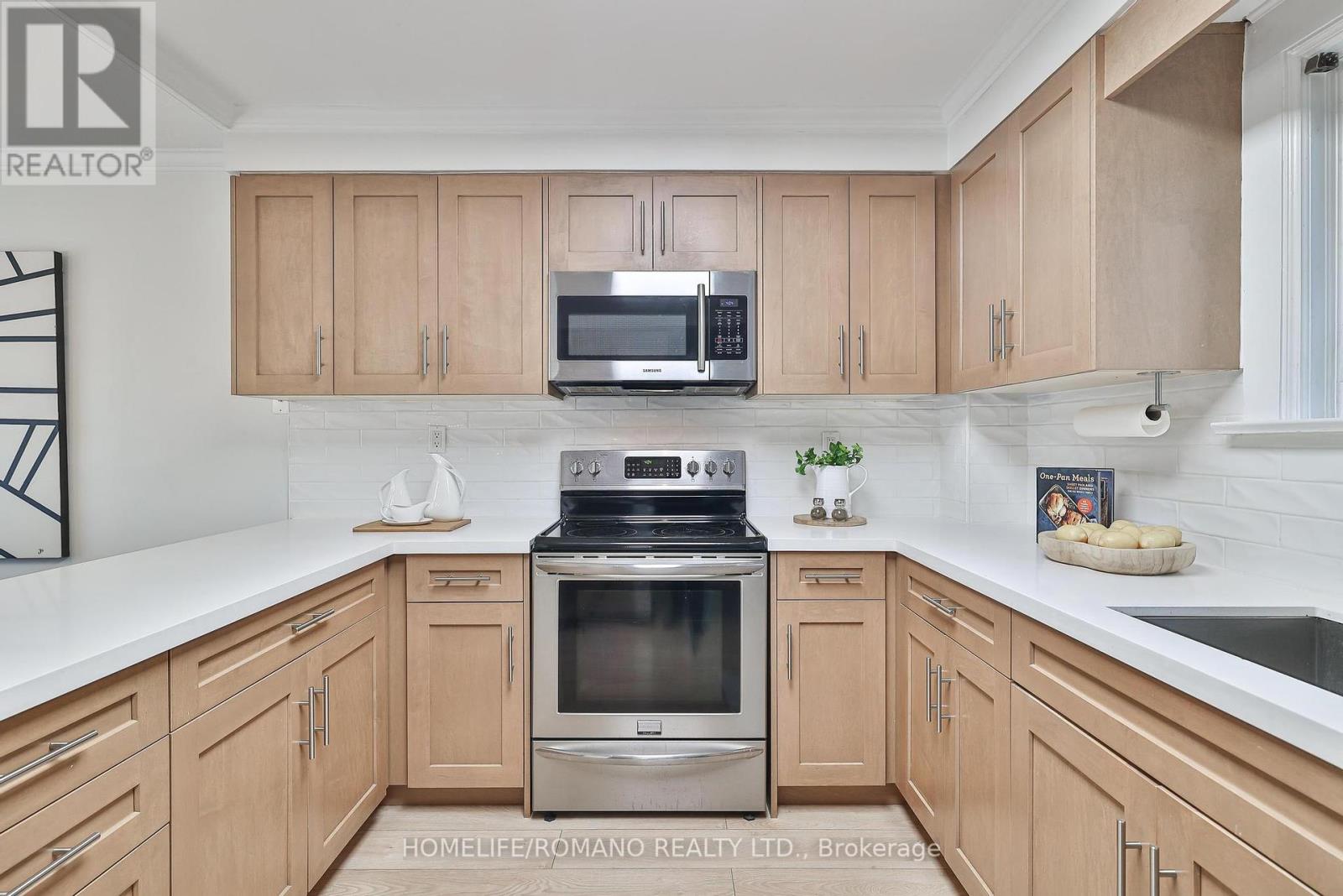 542 Deloraine Avenue, Toronto, Ontario  M5M 2C3 - Photo 13 - C12185577