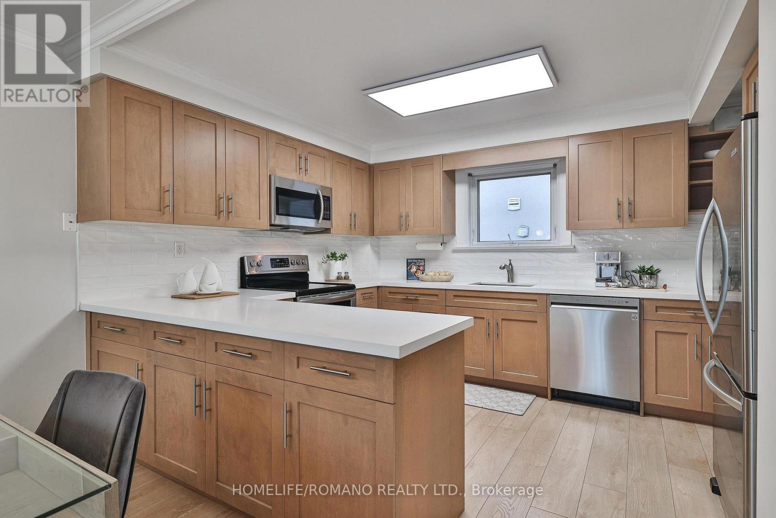542 Deloraine Avenue, Toronto, Ontario  M5M 2C3 - Photo 14 - C12185577