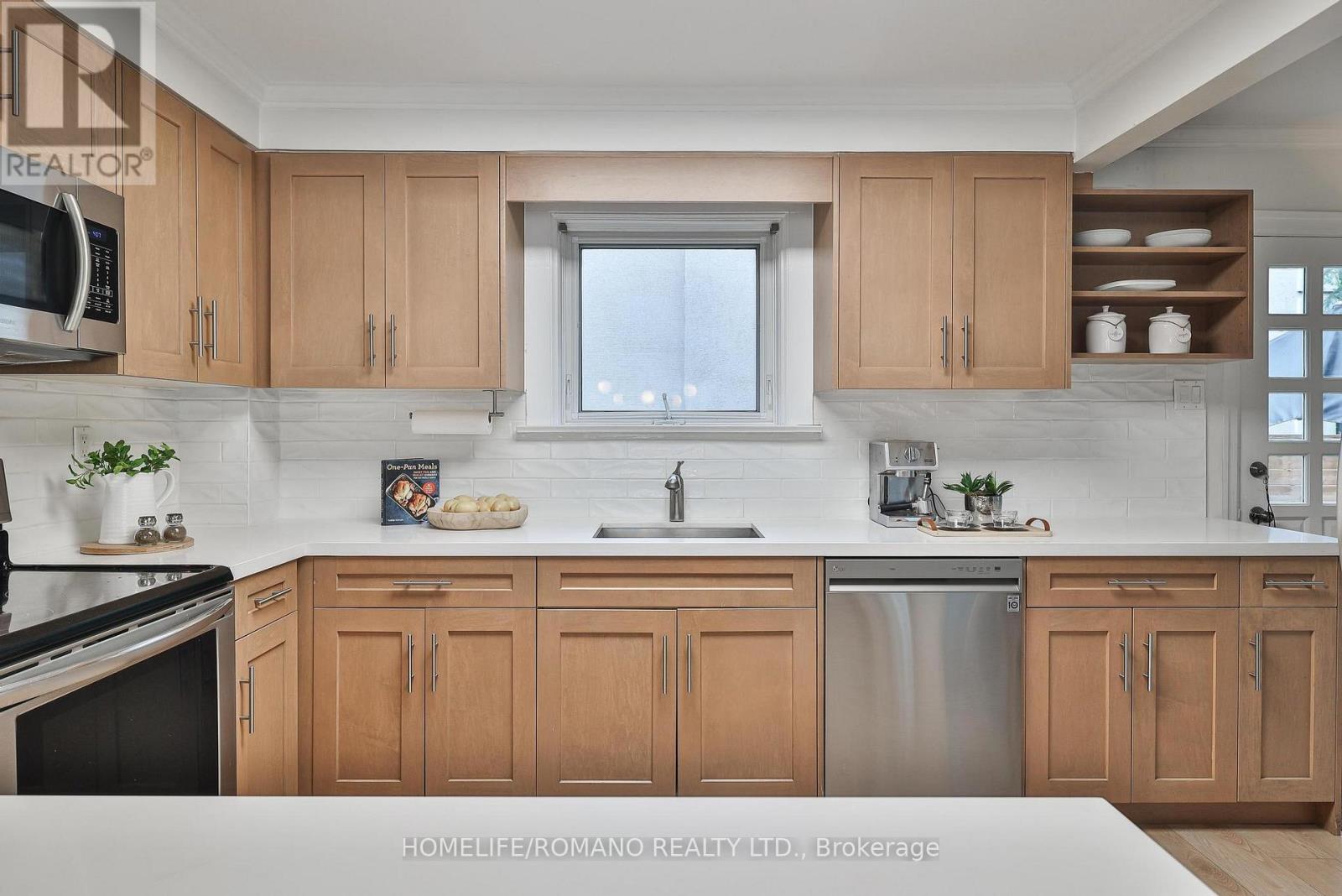542 Deloraine Avenue, Toronto, Ontario  M5M 2C3 - Photo 15 - C12185577