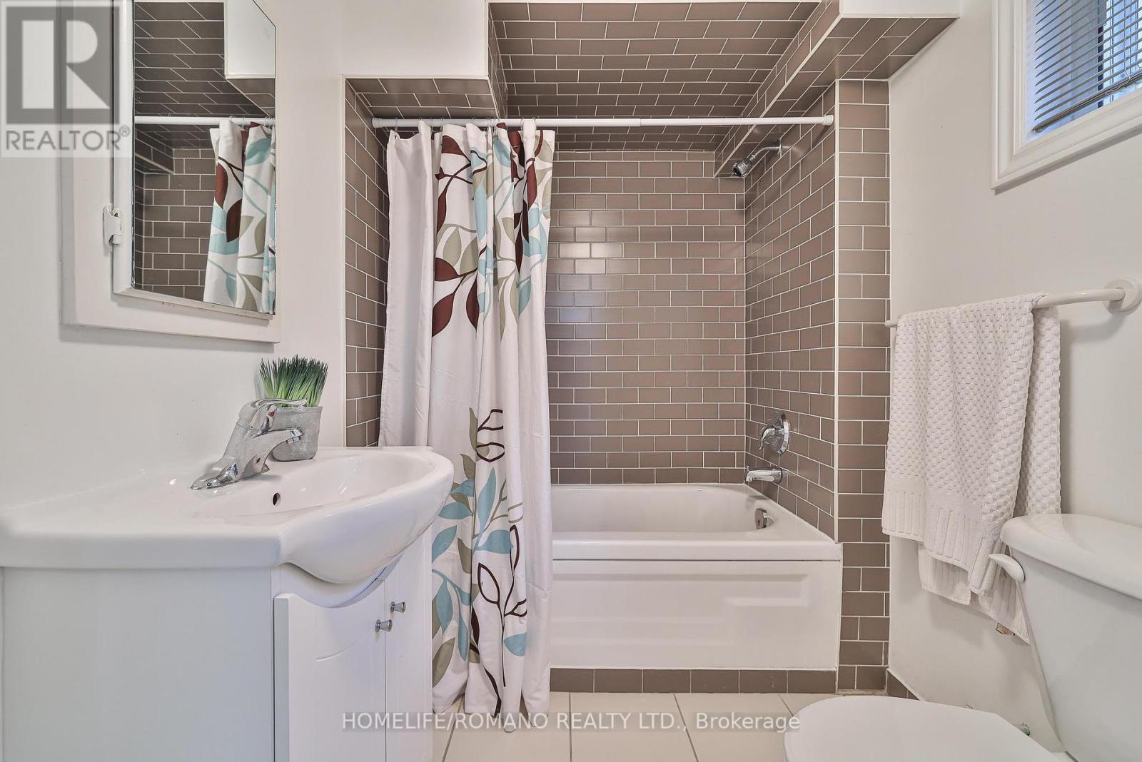 542 Deloraine Avenue, Toronto, Ontario  M5M 2C3 - Photo 45 - C12185577