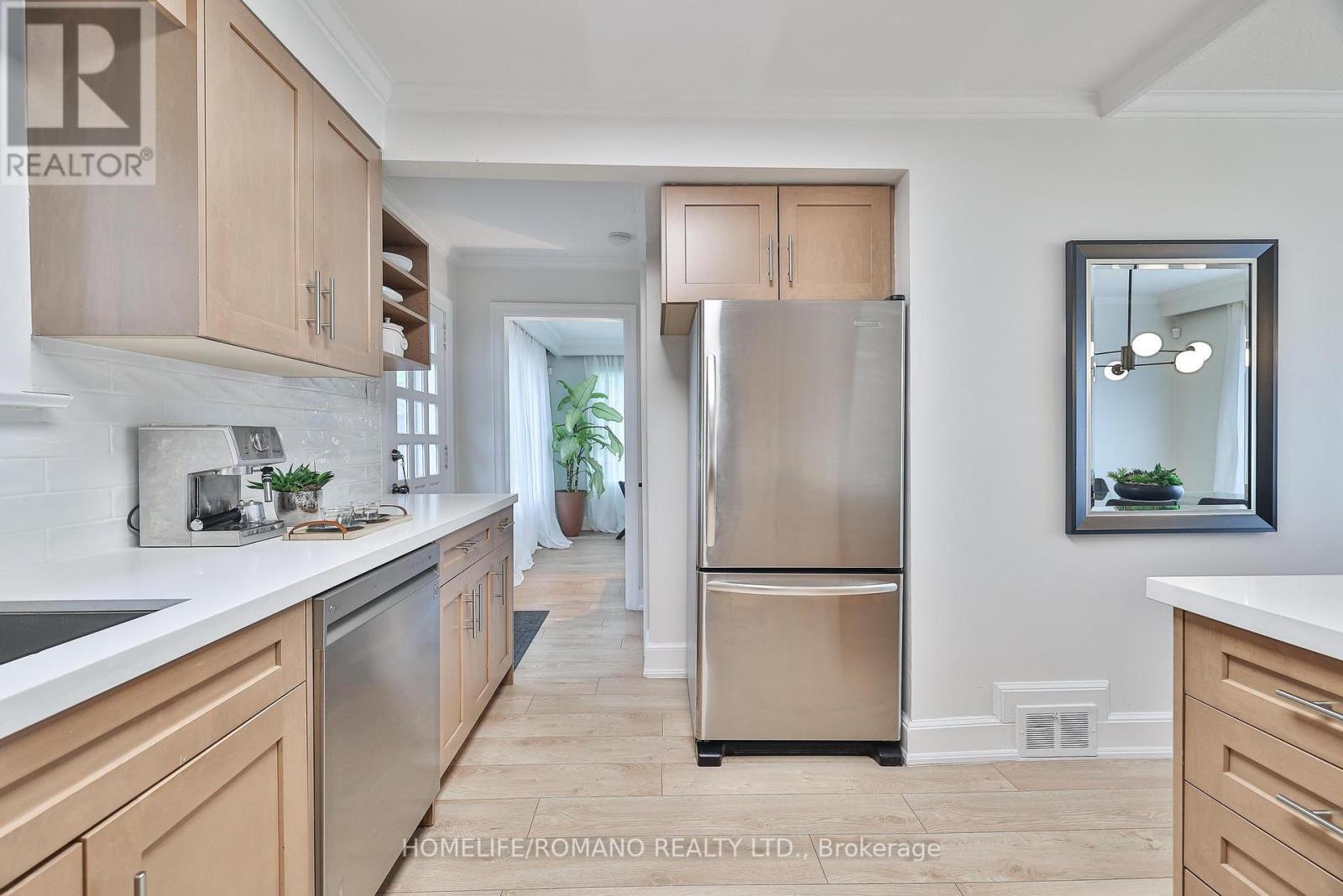542 Deloraine Avenue, Toronto, Ontario  M5M 2C3 - Photo 19 - C12185577