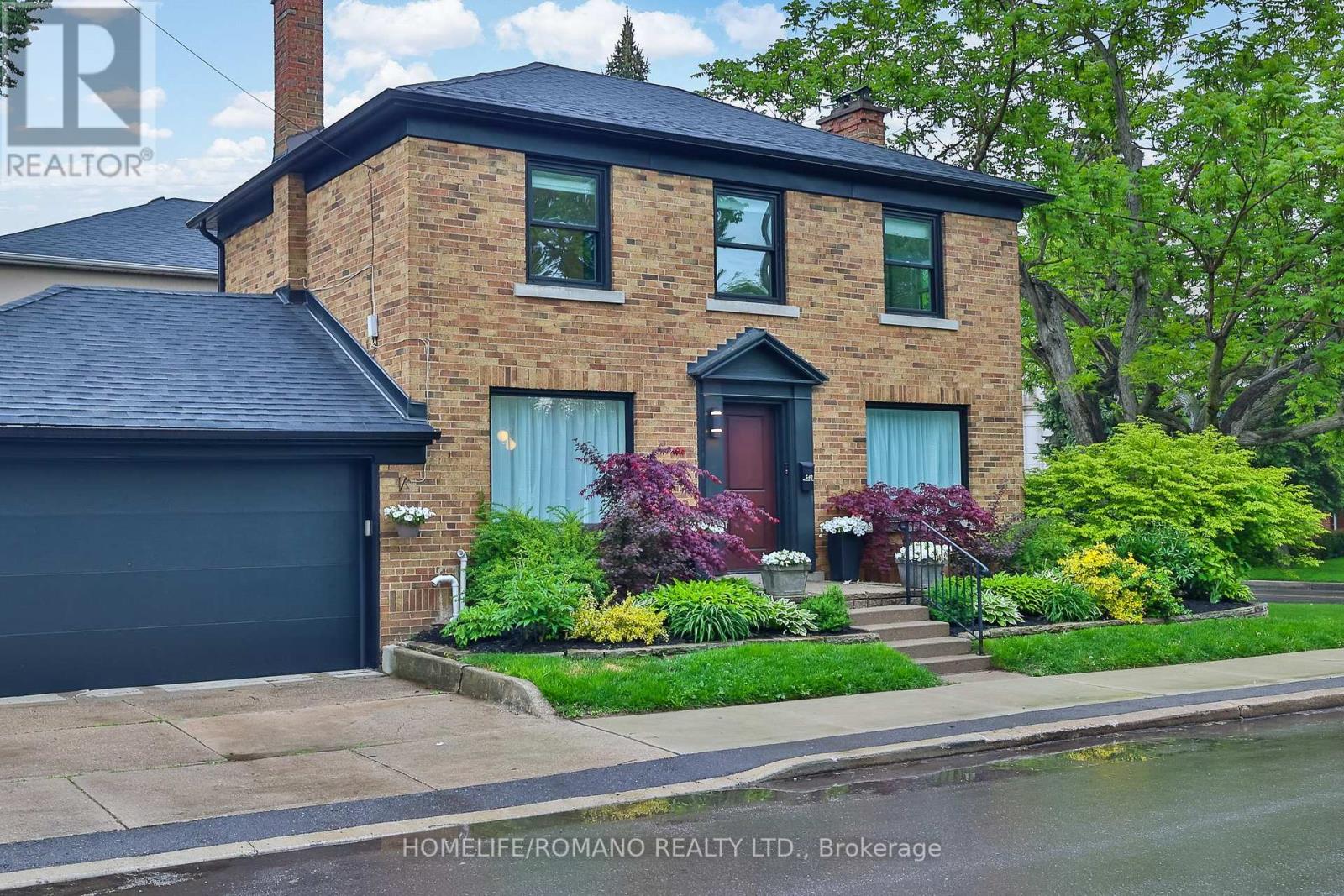 542 Deloraine Avenue, Toronto, Ontario  M5M 2C3 - Photo 2 - C12185577