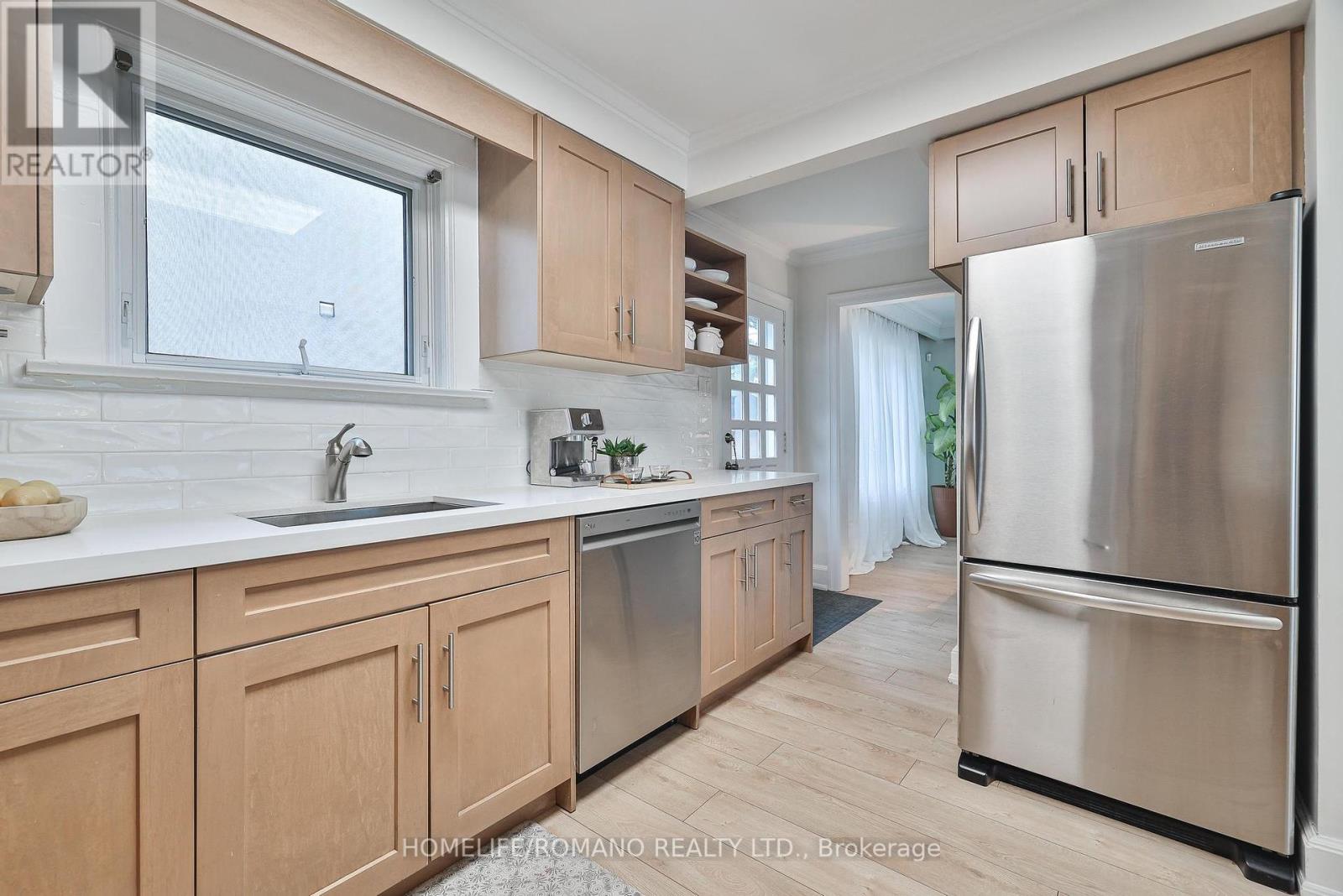 542 Deloraine Avenue, Toronto, Ontario  M5M 2C3 - Photo 20 - C12185577
