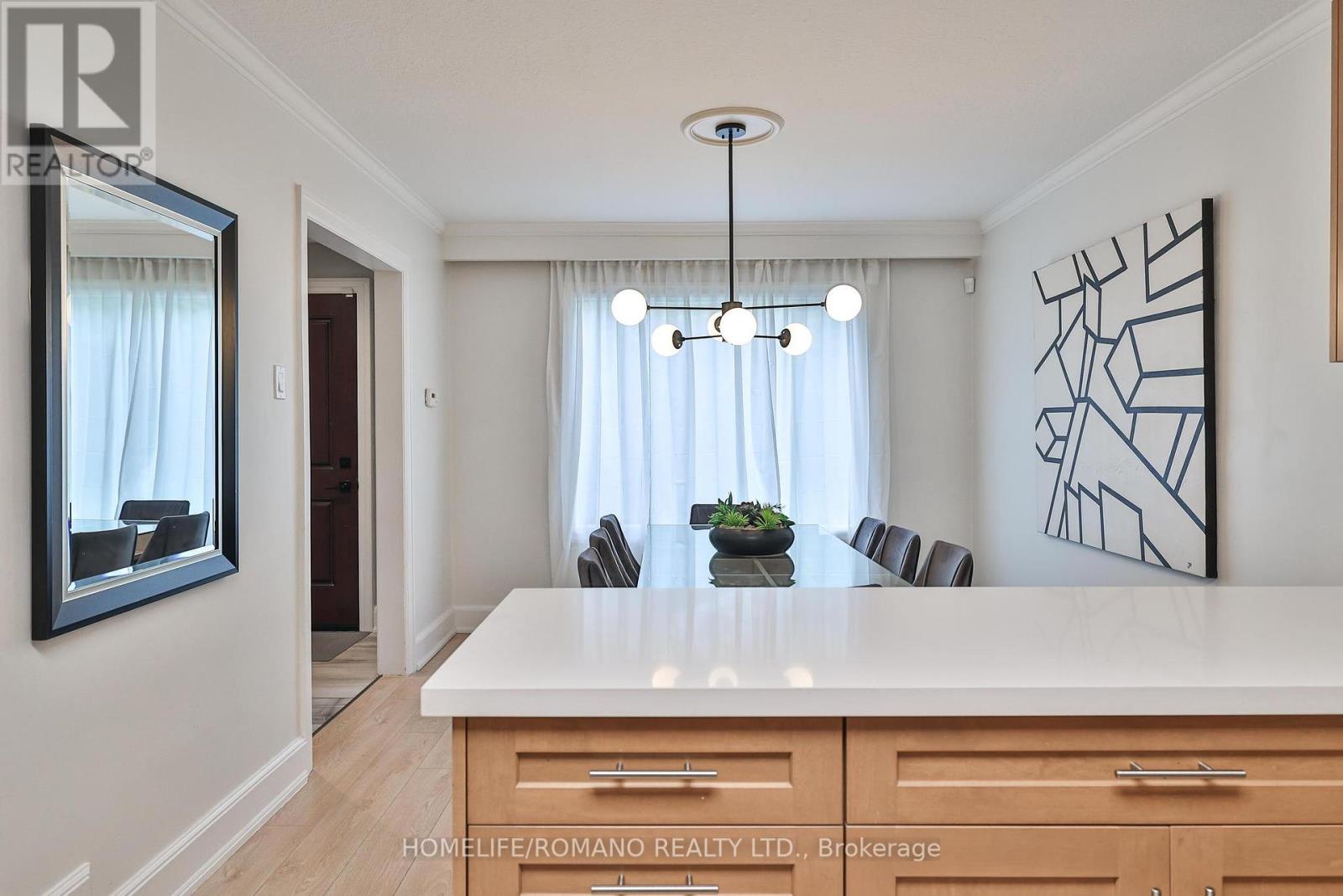 542 Deloraine Avenue, Toronto, Ontario  M5M 2C3 - Photo 47 - C12185577