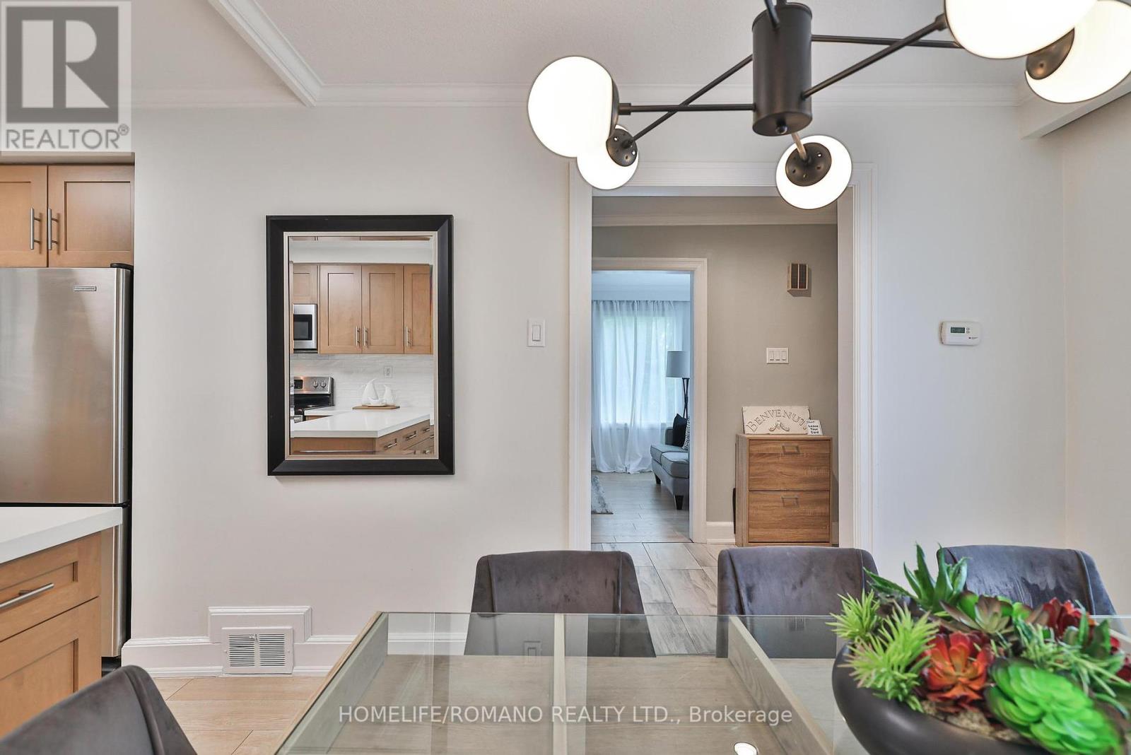 542 Deloraine Avenue, Toronto, Ontario  M5M 2C3 - Photo 48 - C12185577