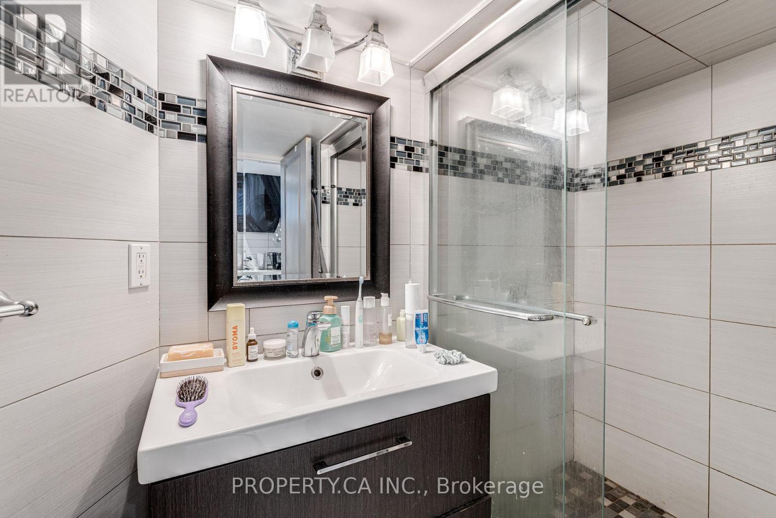 4 - 967 Avenue Road, Toronto, Ontario  M5P 2K9 - Photo 7 - C12185638