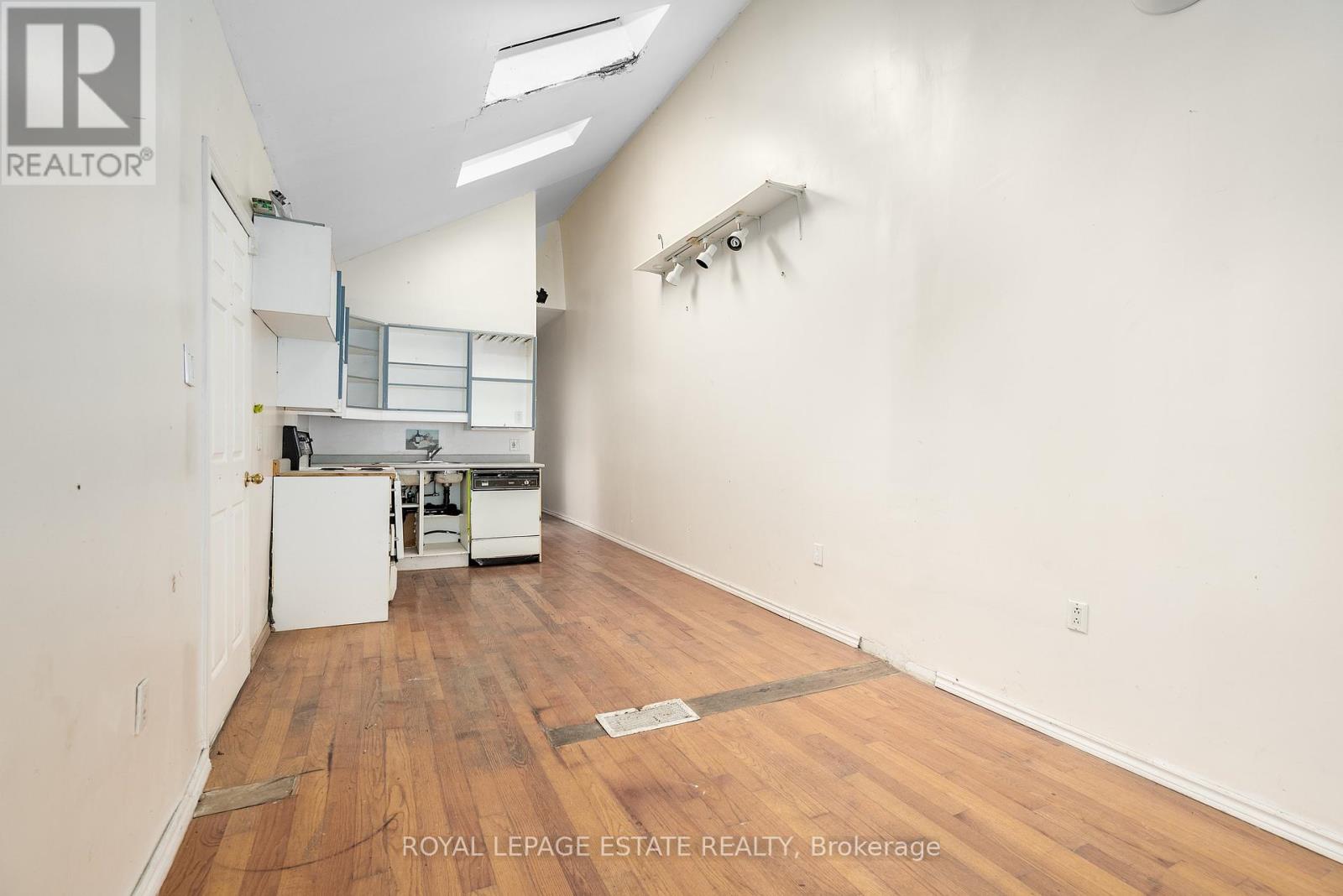 876 Eastern Avenue, Toronto, Ontario  M4L 1A3 - Photo 15 - E12185485