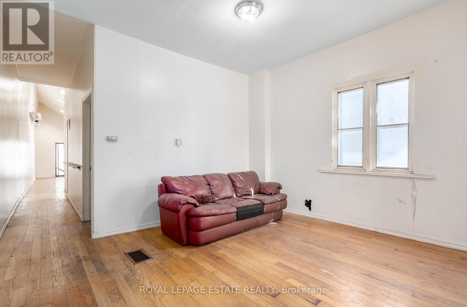 876 Eastern Avenue, Toronto, Ontario  M4L 1A3 - Photo 7 - E12185485