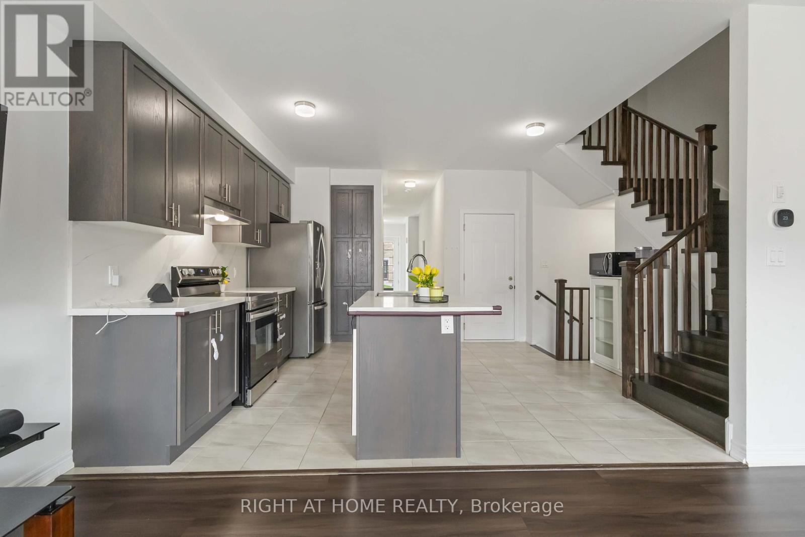2020 Cameron Lott Crescent, Oshawa, Ontario  L1L 0S1 - Photo 11 - E12185649