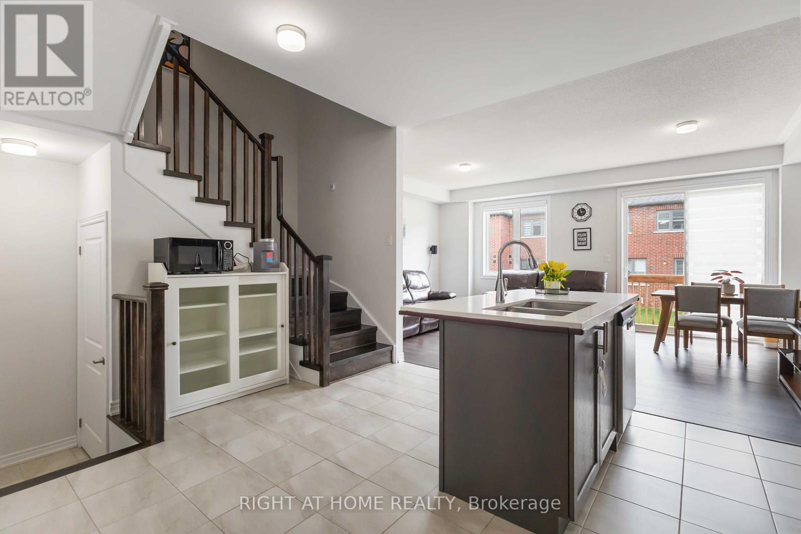 2020 Cameron Lott Crescent, Oshawa, Ontario  L1L 0S1 - Photo 6 - E12185649