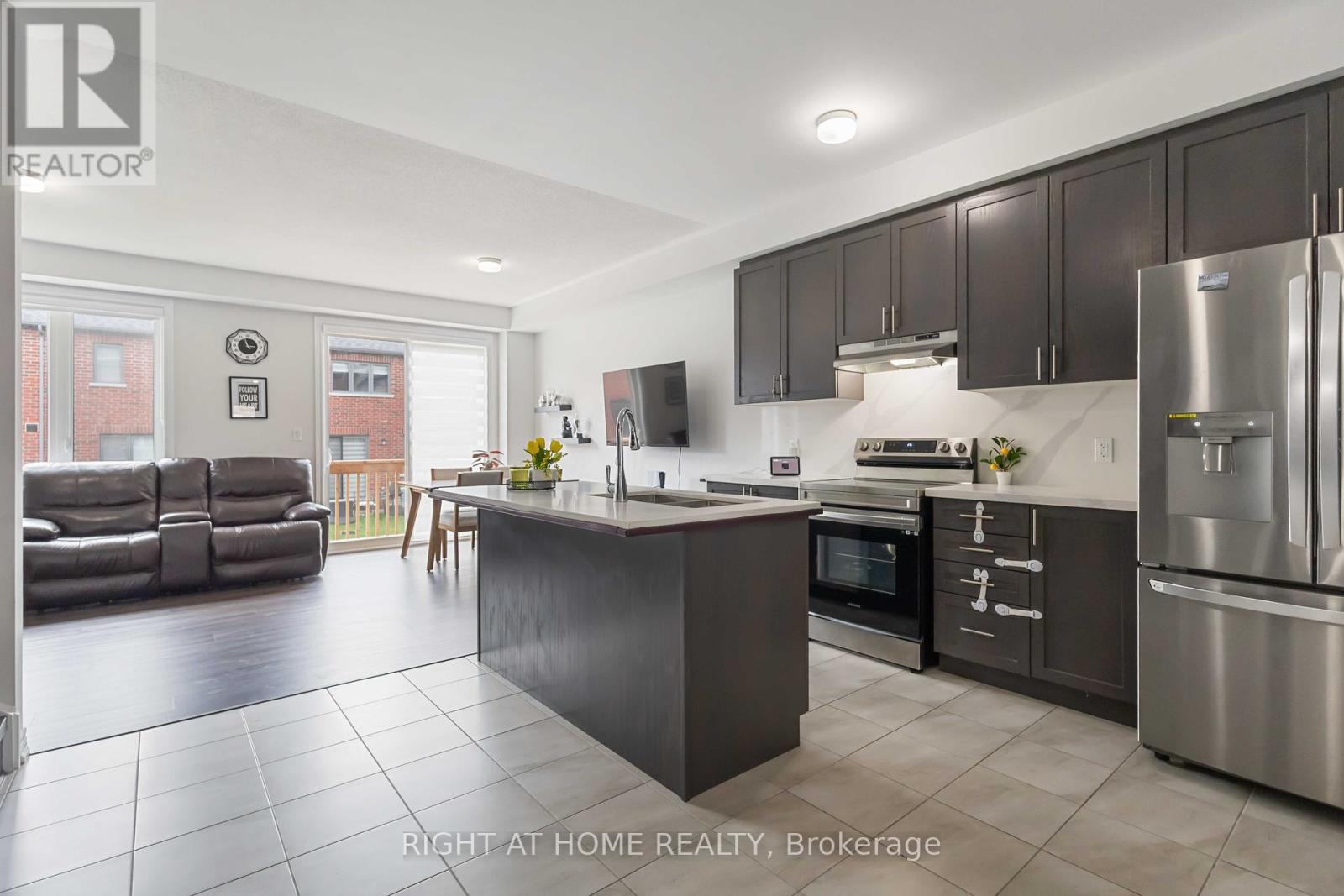 2020 Cameron Lott Crescent, Oshawa, Ontario  L1L 0S1 - Photo 8 - E12185649