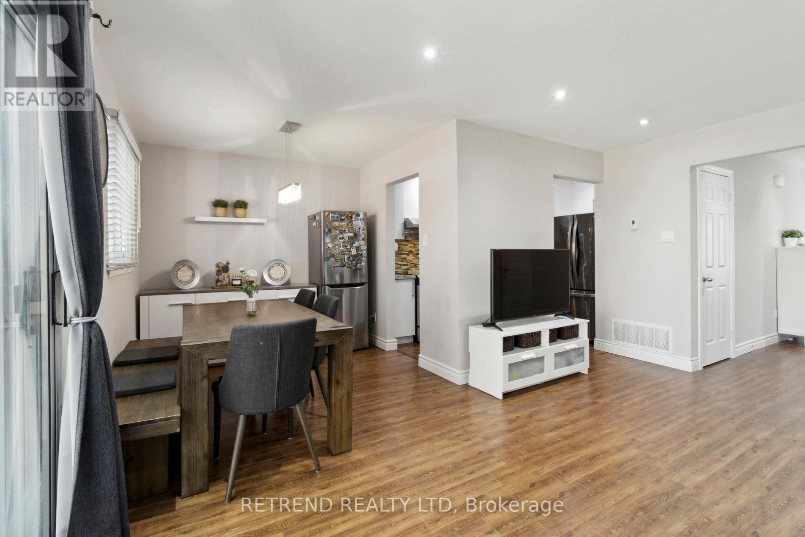8 Niles Way, Markham, Ontario  L3T 5B8 - Photo 9 - N12177596