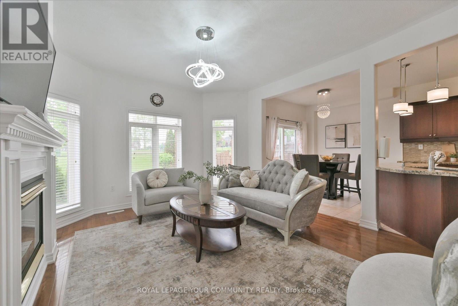 8 Highland Terrace, Bradford West Gwillimbury, Ontario  L3Z 3E8 - Photo 6 - N12185392